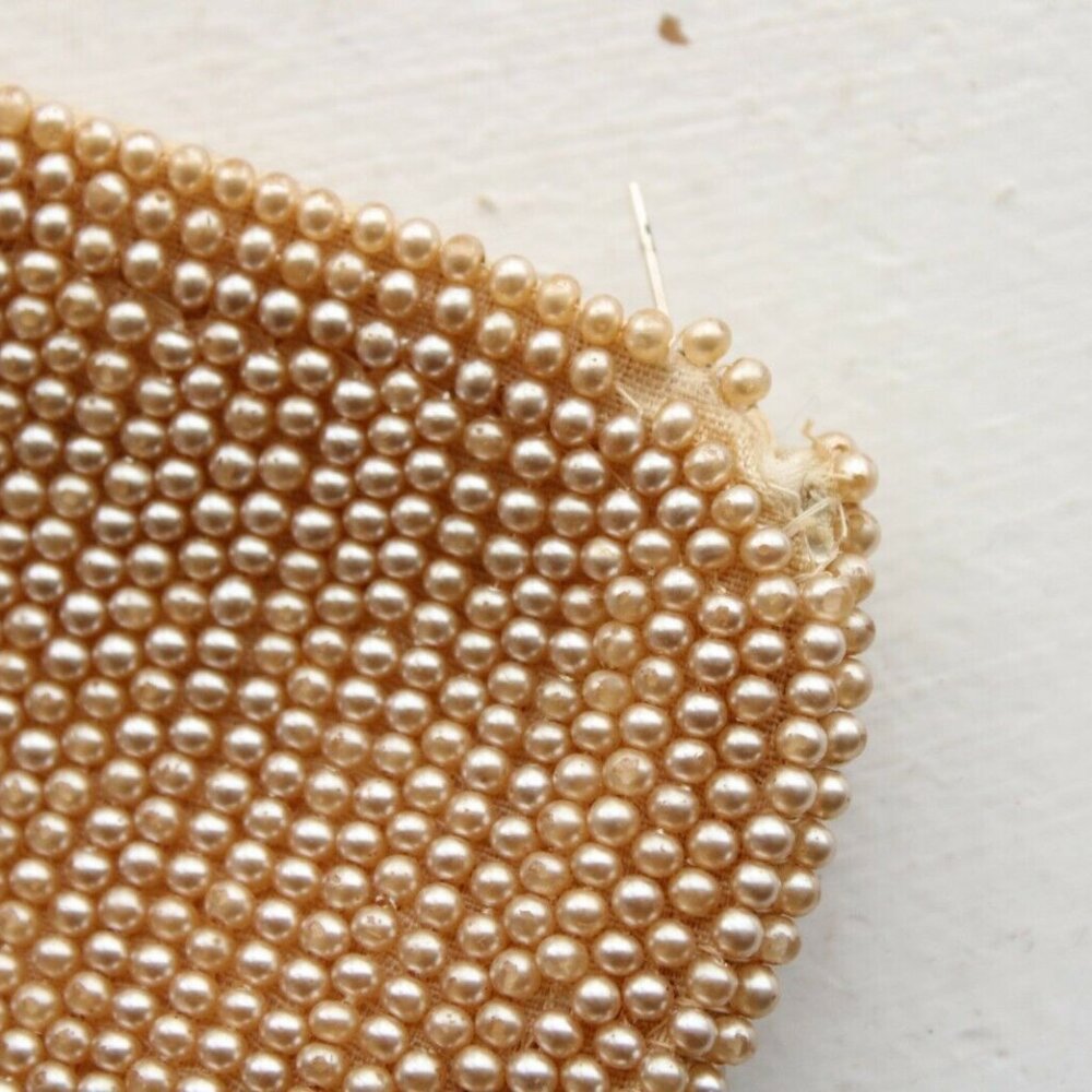 Vintage 1940s Beaded Clutch Purse Covered In Faux Pearls - Picture 4 of 9